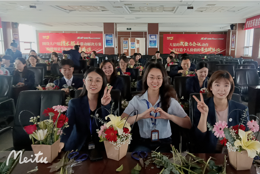 新葡的京集团35222vip“母亲节遇上生日会”主题活动温馨落地